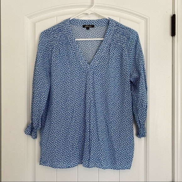 Soiree Blue & White V Neck 3/4 Sleeve Top Size Small - Picture 1 of 7